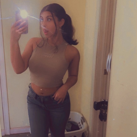 Meet your Posher, Isabella - Picture 1 of 2